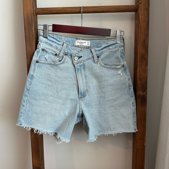 Abercrombie & Fitch Pants - Abercrombie Dad Short - High Rise